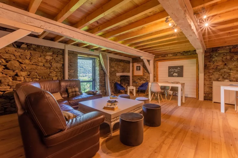 Salon de la résidence de tourisme Les Balcons de L'Yse à Luz-Saint-Sauveur.